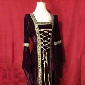Renaissance Lady Hallowe'en Costume Purple Velour Gold Trim Size S/M